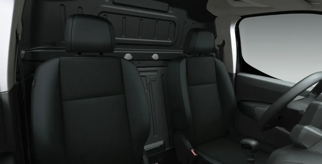 OPEL-Combo-Cargo-L-650kg-1.5-SS-interior-delantera-III