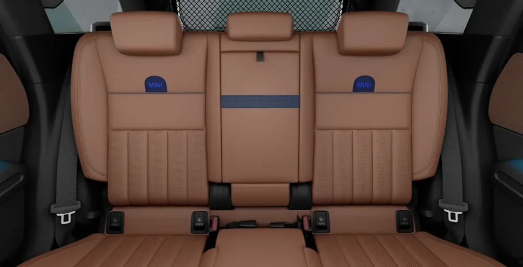 Mini-Countryman-D-Favoured-120kW-interior-trasera.webp