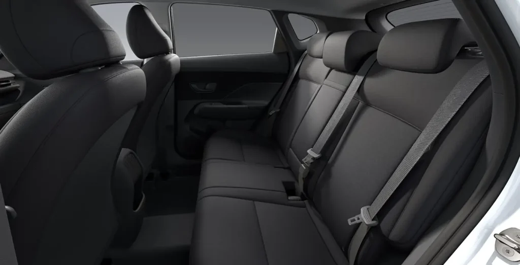 Hyundai-Kona-HEV-Maxx-138CV-interior-trasera.webp
