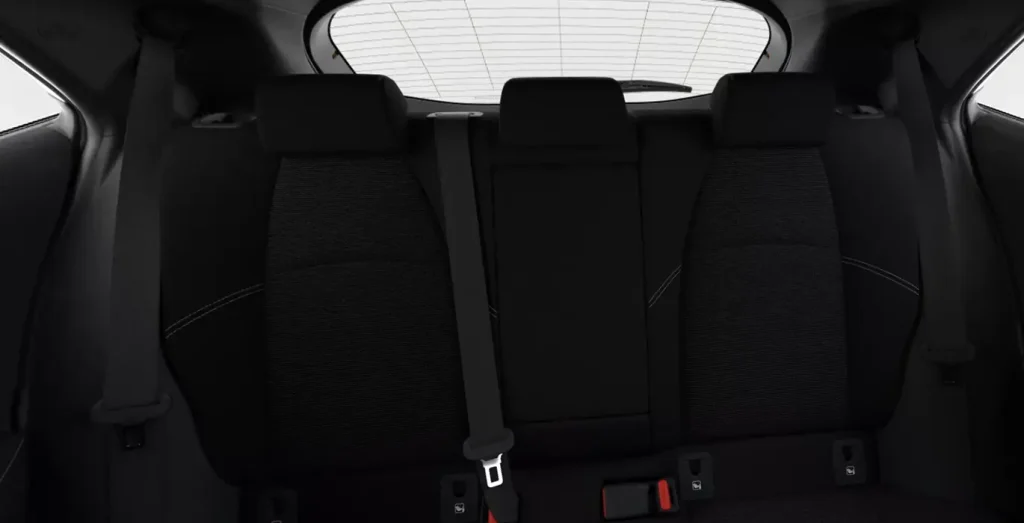 Toyota-Corolla-140H-Active-interior-trasera.webp