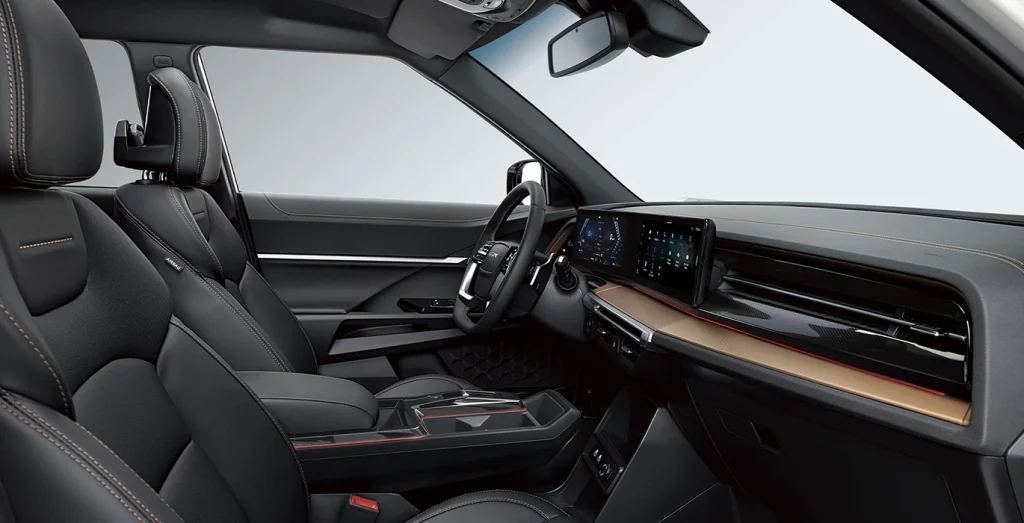 KGM-Torres-G15-HEV-Life-Aut.-interior-delantera